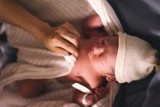 Tak rodzi się w Europie. Raport na temat zdrowia noworodków i matek. Rośnie wiek matek, a spada liczba martwych urodzeń i ciąż mnogich
