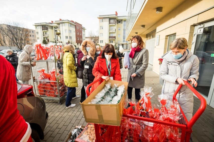 Wolontariusze z Bursy nr 1 im. Marii Szułczyńskiej w...