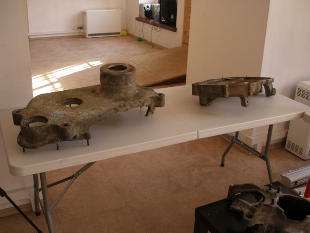 Fot. M. Brodzka-Bestry, Fragmenty czołgu Renault FT 17 przygotowane do konserwacji  piaskowania i malowania