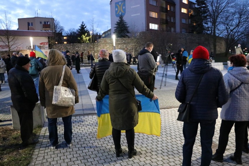 Poparcie dla walczącej Ukrainy. Planty w Goleniowie błękitno - żółte