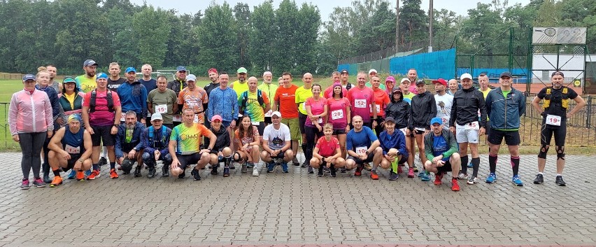 8. Koleżeński Cross Maraton po Zielonym Lesie w Żarach. Deszcz im niestraszny, bo pobiegli sami twardziele
