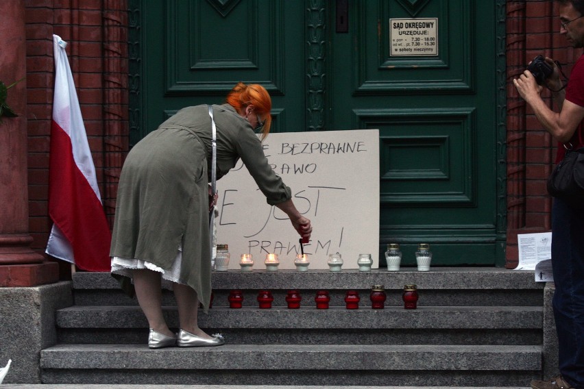 Protest przed legnickim Sądem Okręgowym [ZDJĘCIA]