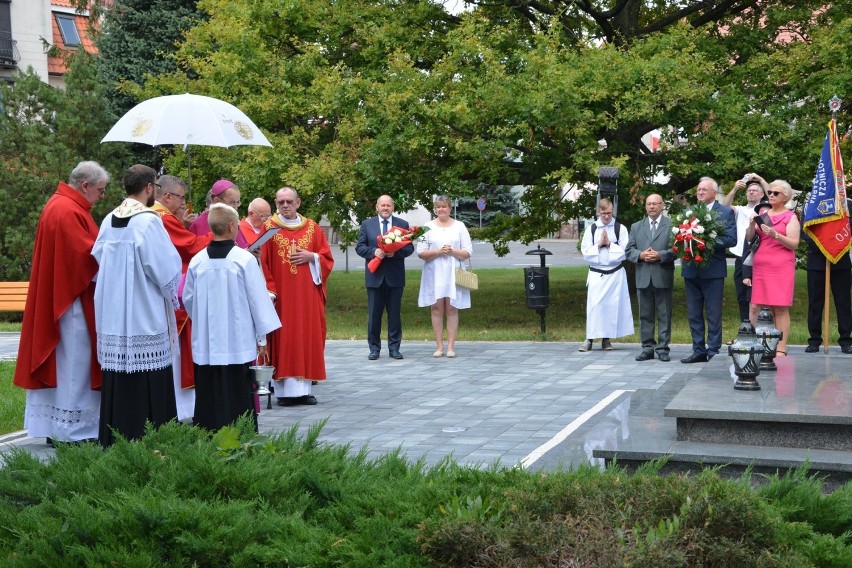Poświęcono pomnik i nowe organy w Gołańczy. W kościele pojawiła się także tablica pamiątkowa 