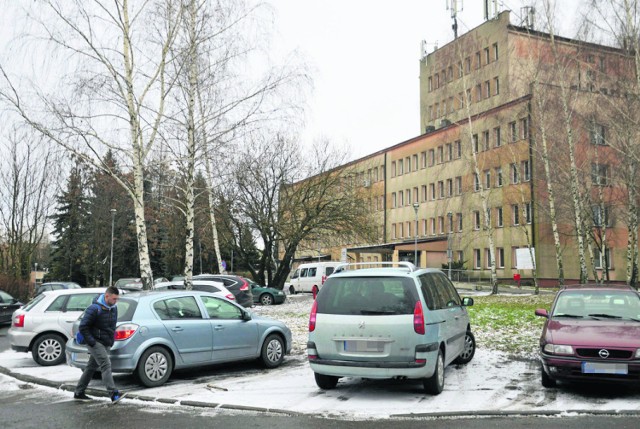 Andrzej Potępa był przeciwnikiem opłat na parkingu przy szpitalu. Starostwo zamierza zmodernizować ten teren, dzieląc się kosztami z gminami. W efekcie postój pozostanie bezpłatny