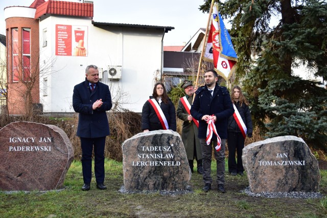 Kamienie upamiętniające powstańców Tadeusza Lerchenfelda oraz Jana Tomaszewskiego zostały odsłonięte w Alei Powstania Wielkopolskiego w Żninie.