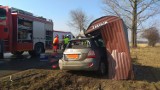 Trzy osoby ucierpiały w wypadku samochodowym pod Łowiczem