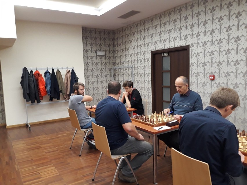 Minimalna porażka szachistów Pogoni na inaugurację