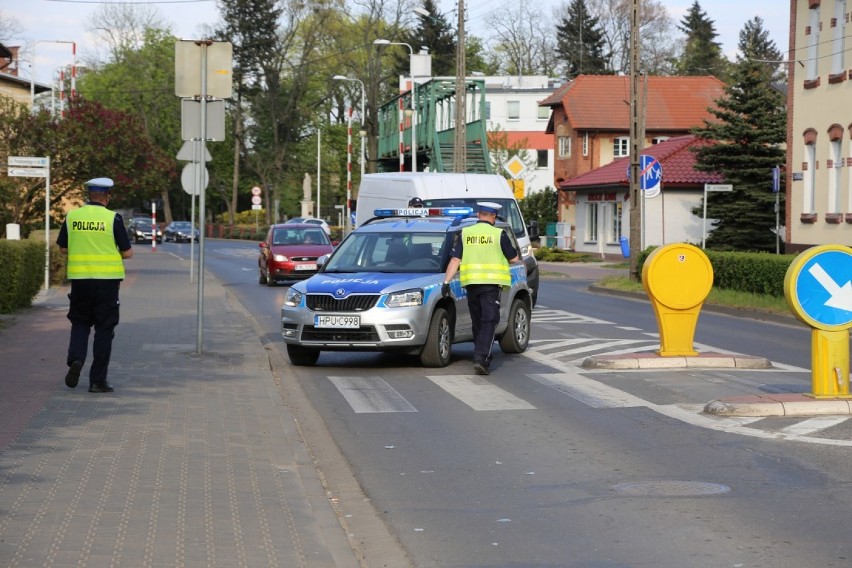 Wypadek z udziałem rowerzysty na ulicy Poniatowskiego w Wolsztynie