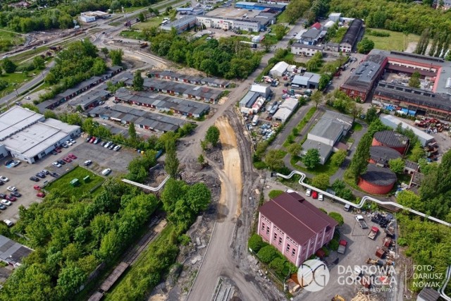 Tak dziś wygląda budowa m.in. centrum przesiadkowego, tuneli, nowych dróg i peronów w Dąbrowie Górniczej

Zobacz kolejne zdjęcia/plansze. Przesuwaj zdjęcia w prawo - naciśnij strzałkę lub przycisk NASTĘPNE