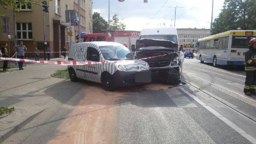 Wypadek busa na Narutowicza w Łodzi. 11 osób rannych