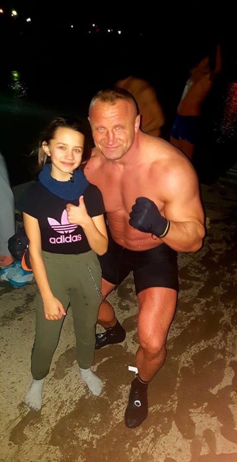 Mariusz Pudzianowski wylądował w lodowatej wodzie