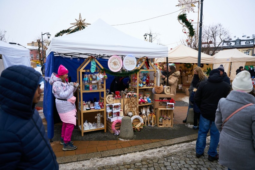 Jarmark świąteczny na rynku w Mielcu.