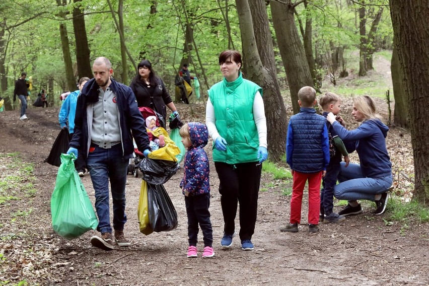 Legnica: Uchodźcy z Ukrainy sprzątali Lasek Złotoryjski, zobaczcie zdjęcia