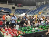 Mazowiecki Festiwal Klocków w Radomiu. Fani Lego w swoim żywiole. W hali Radomskiego Centrum Sportu znowu tłumy