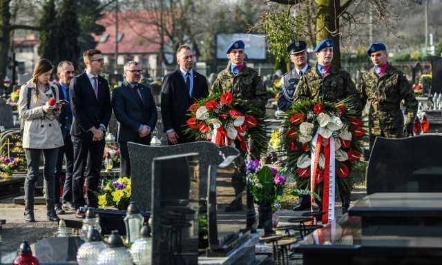 Wczoraj przypadała 8. rocznica katastrofy smoleńskiej. Jej obchody rozpoczęły się w Bydgoszczy już 8 kwietnia, a dziś odbyła się w naszym mieście kolejna uroczystość.