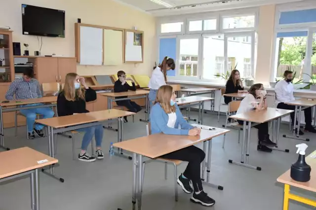 Egzamin ósmoklasisty 2021 w Zduńskiej Woli. Są wstępne wyniki