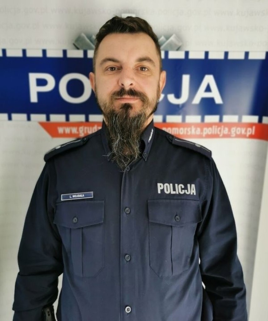 Dzielnicowy mł. asp. Leszek Wojdała...