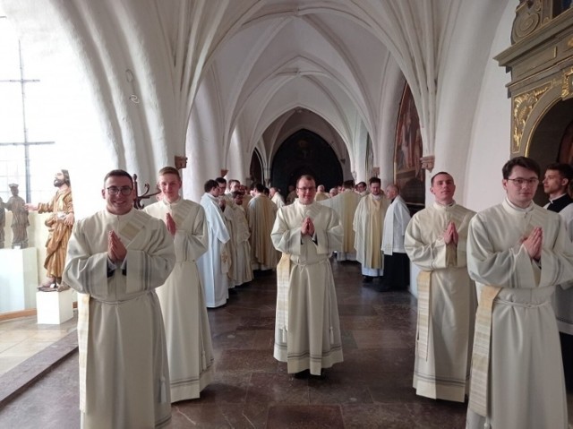Od soboty, Archidiecezja Gdańska ma też 5 nowych kapłanów. Święcenia odbyły się w Katedrze Oliwskiej.