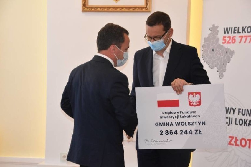7 lipca premier Mateusz Morawiecki wręczył w Grodzisku czeki...