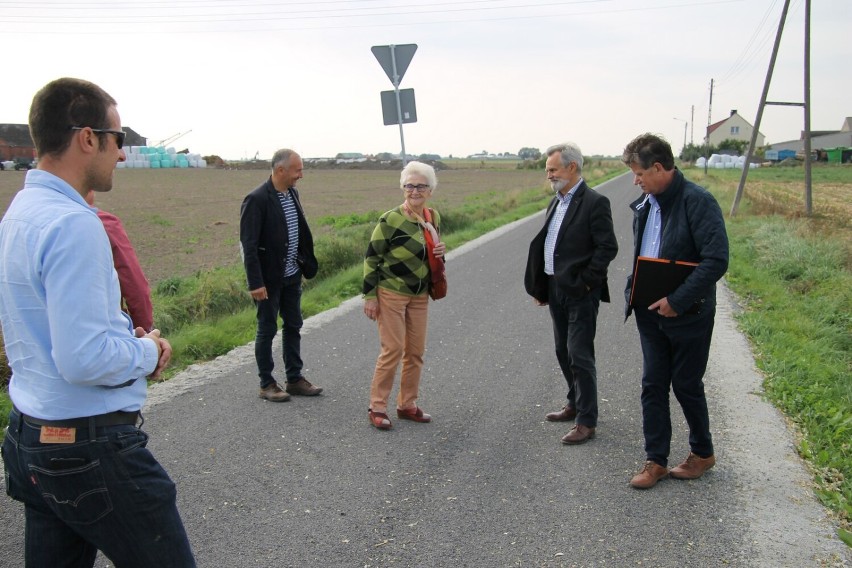 Odebrali zmodernizowane drogi w gminie Krotoszyn [ZDJĘCIA] 