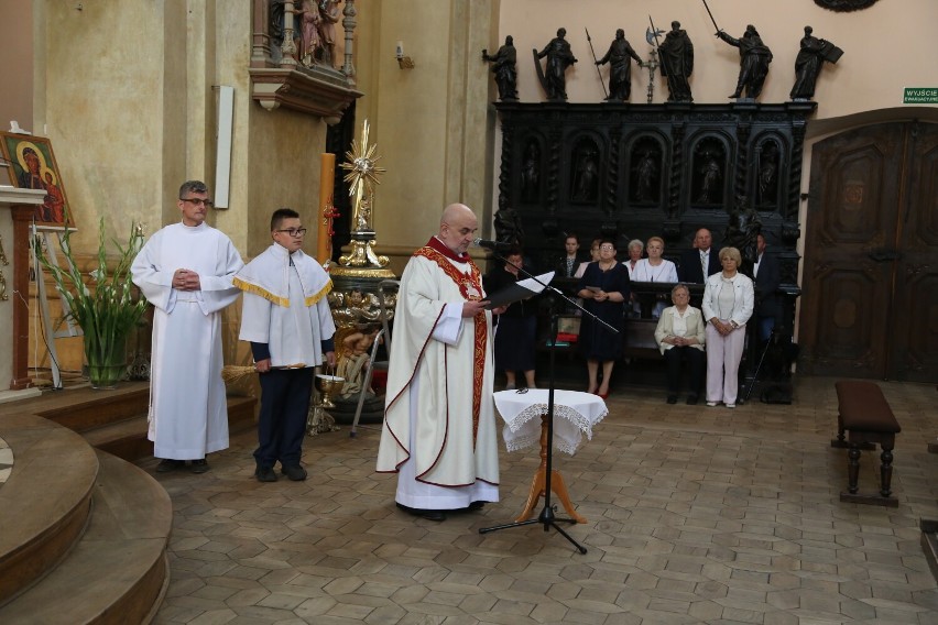 Kolejna tura dzieci z parafii przemęckiej przystąpiła do Pierwszej Komunii Świętej.