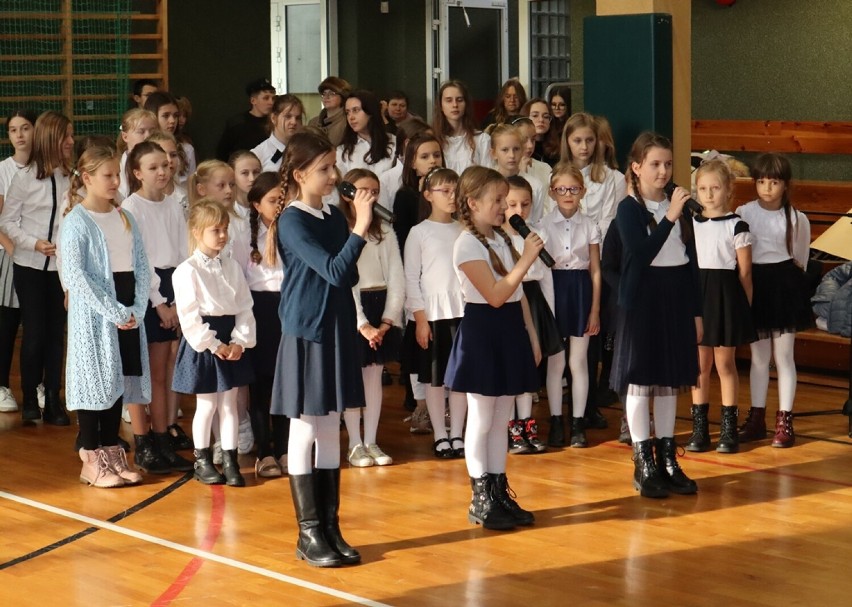 Apel z okazji Święta Niepodległości w Szkole Podstawowej w Osjakowie