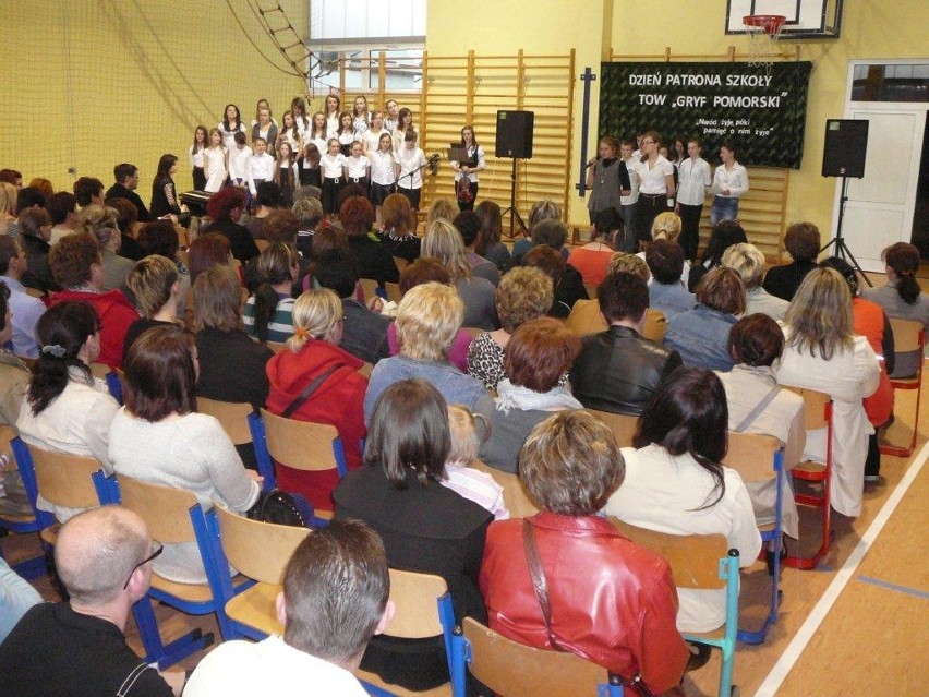 Uczniowie Zespołu Szkół w Miechucinie świętowali dzień patrona swojej szkoły