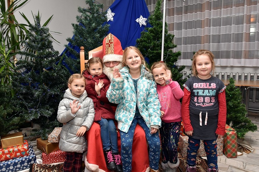 Mikołaj zawitał do Moszczenicy. Było wiele prezentów i radości
