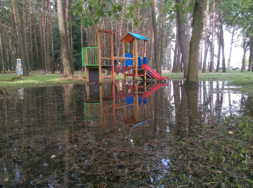 Plaża Dojlidy. Krajobraz po burzy i oberwaniu chmury [ZDJĘCIA]