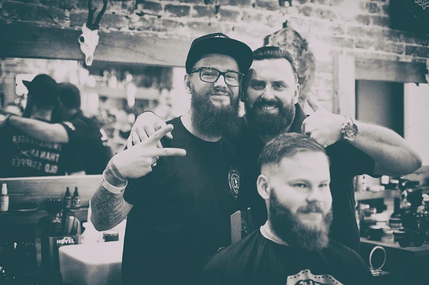 Mistrzowie fryzjerstwa przyjechali do Kalisza na pierwsze urodziny salonu Hovel Barber Shop ZDJĘCIA