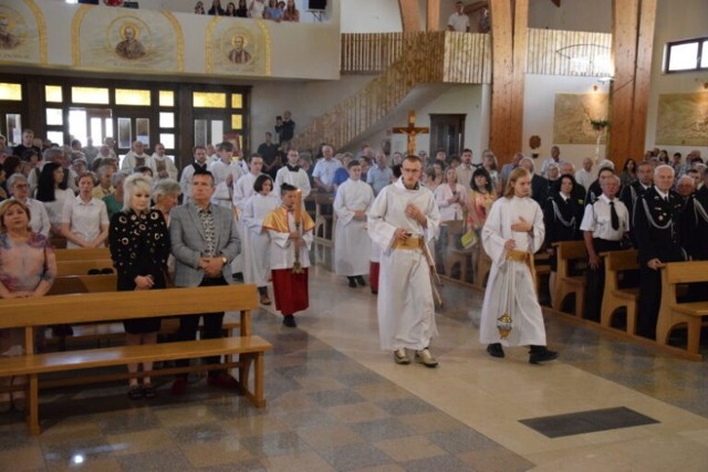 Jubileusz 25-lecia powstania obchodziła  Parafia Chrystusa Króla Jedynego Zbawiciela Świata w Sandomierzu. Więcej na kolejnych zdjęciach.