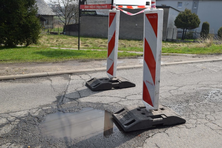 Uwaga na dziury na ulicy Boguszowickiej w Żorach
