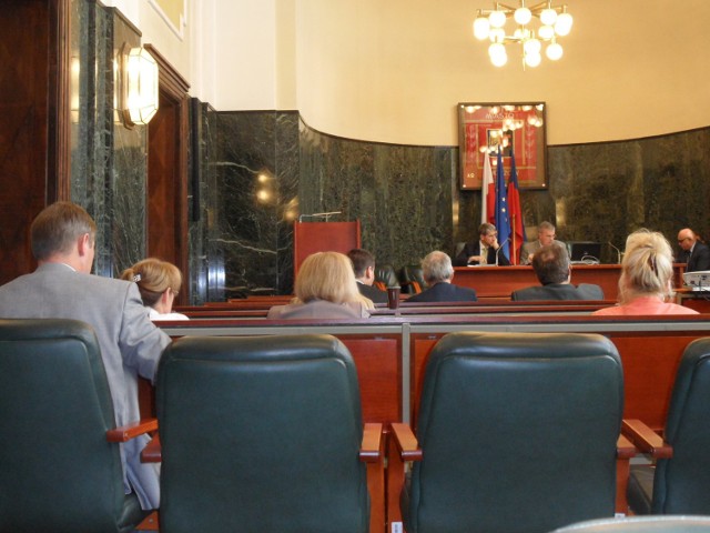 O jeden fotel w radzie miasta Chorzowa powalczy 14 osób