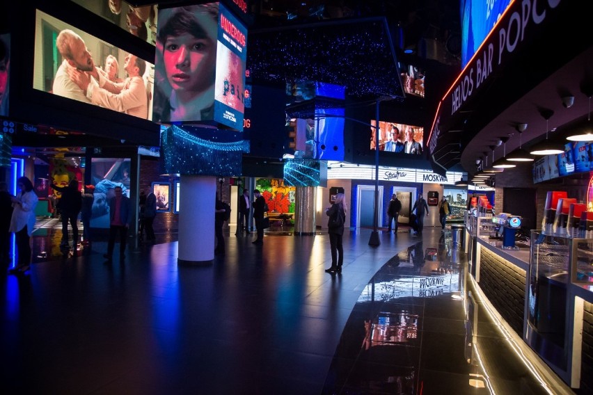 Gigantyczne kino otwiera się w Warszawie. "Widzowie poczują się jak na Times Square"