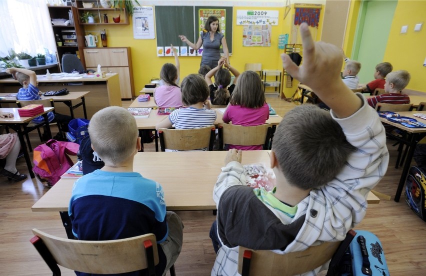 Podwyżki dla nauczycieli weszły w życie 1 kwietnia 2018 r....