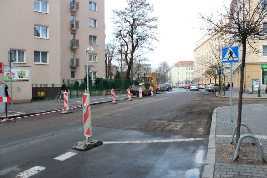 Na skrzyżowaniach ul. Działyńskiego z Libelta i...