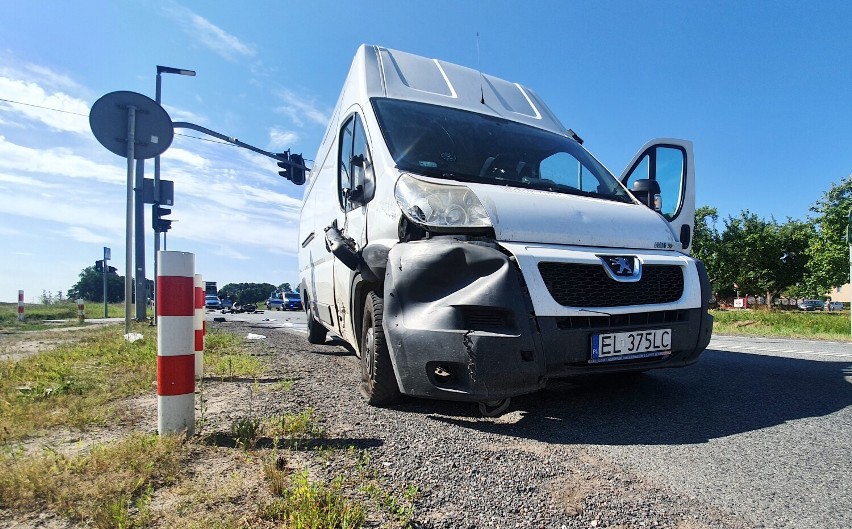 Wypadek w Rękoraju na DK 12 (DK 91). Zderzenie dostawczego...