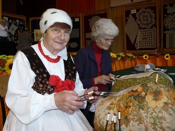 Centrum Kultury co roku organizuje międzynarodowy festiwal koronki klockowej. Przyjeżdżają koronczarki z całego niemal świata. Cuda, które powstają naprawdę zapierają dech. Koronkowy płaszczyk, przywieziony przez koronczarki z Rosji który zaprezentowany został na ostatnim festiwalu kosztował 6 tysięcy euro!!!