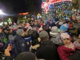 Mikołajki 2016. Tłum mieszkańców na skwerze przy ulicy Zdrojowej w Ciechocinku [zdjęcia]