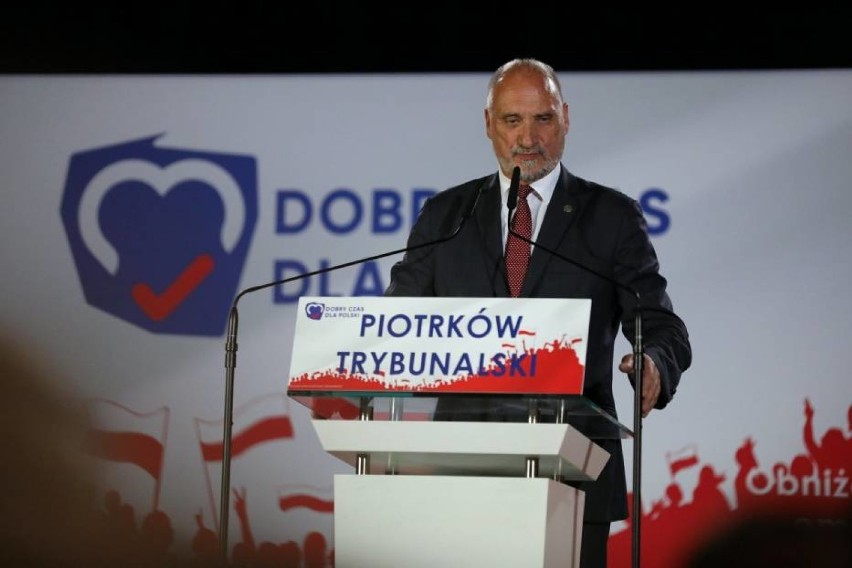 Poseł PIS Antoni Macierewicz ma dwa biura - główne pod...