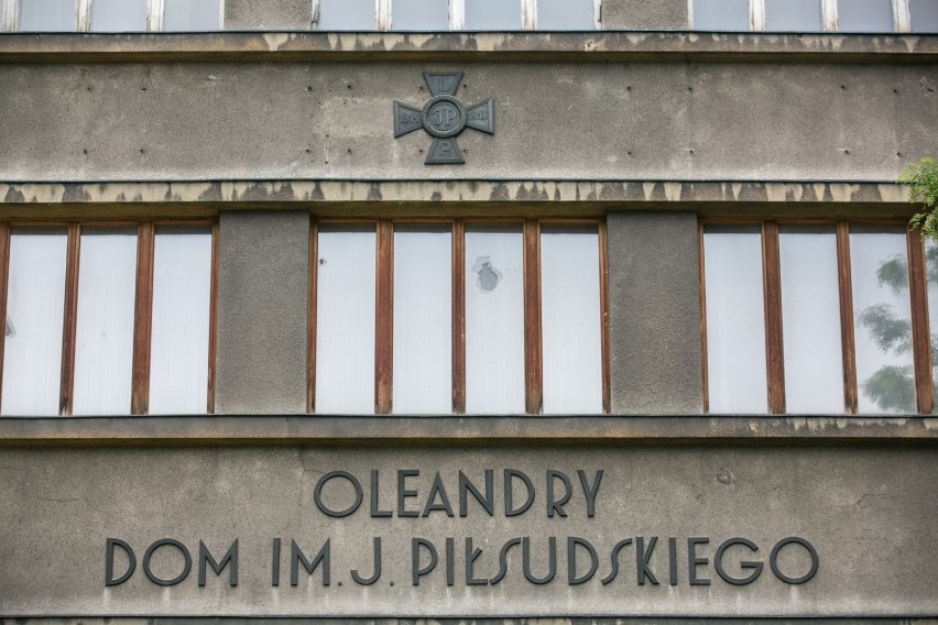 Oleandy, Dom im. J. Piłsudskiego