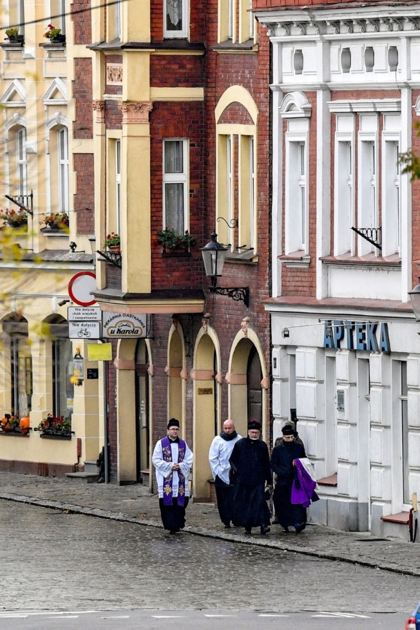 Mieszkańcy pożegnali ks. Bogdana Przybysza, wieloletniego proboszcza w Gniewie