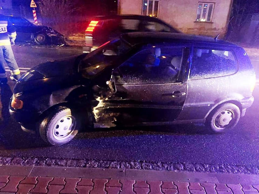 Barcice. Wypadek dwóch aut osobowych na głównej drodze w dolnie Popradu [ZDJECIA]