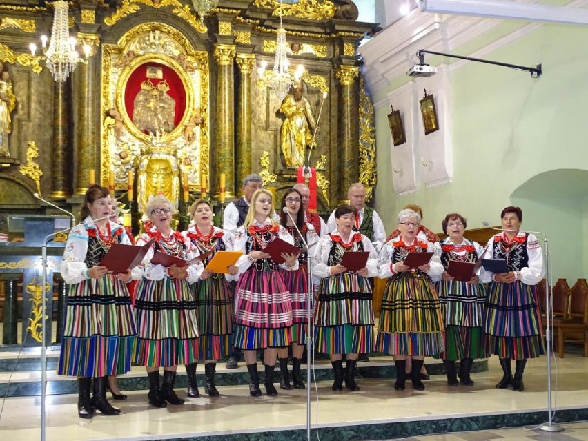 Gminny koncert pieśni maryjnych w Sanktuarium św. Anny w Smardzewicach [GALERIA ZDJĘĆ]