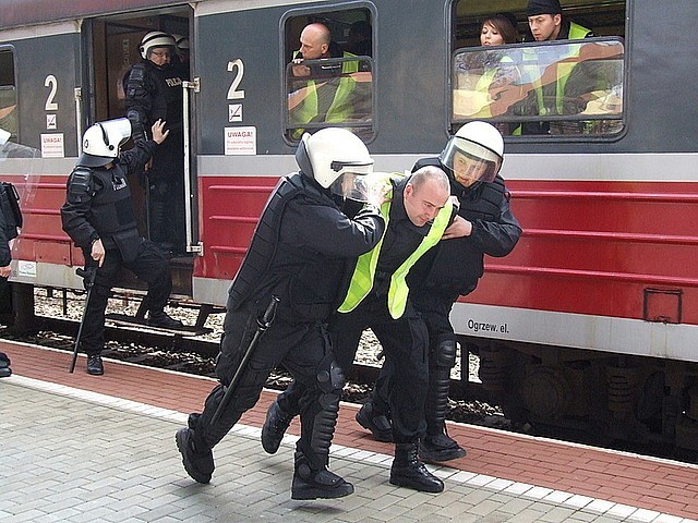 Policyjne ćwiczenia &quot;EURO 2012&quot; [zdjęcia]