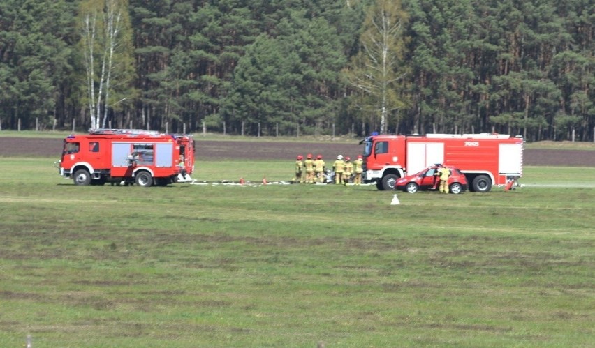 Samolot spadł na płytę lotniska i stanął w płonieniach