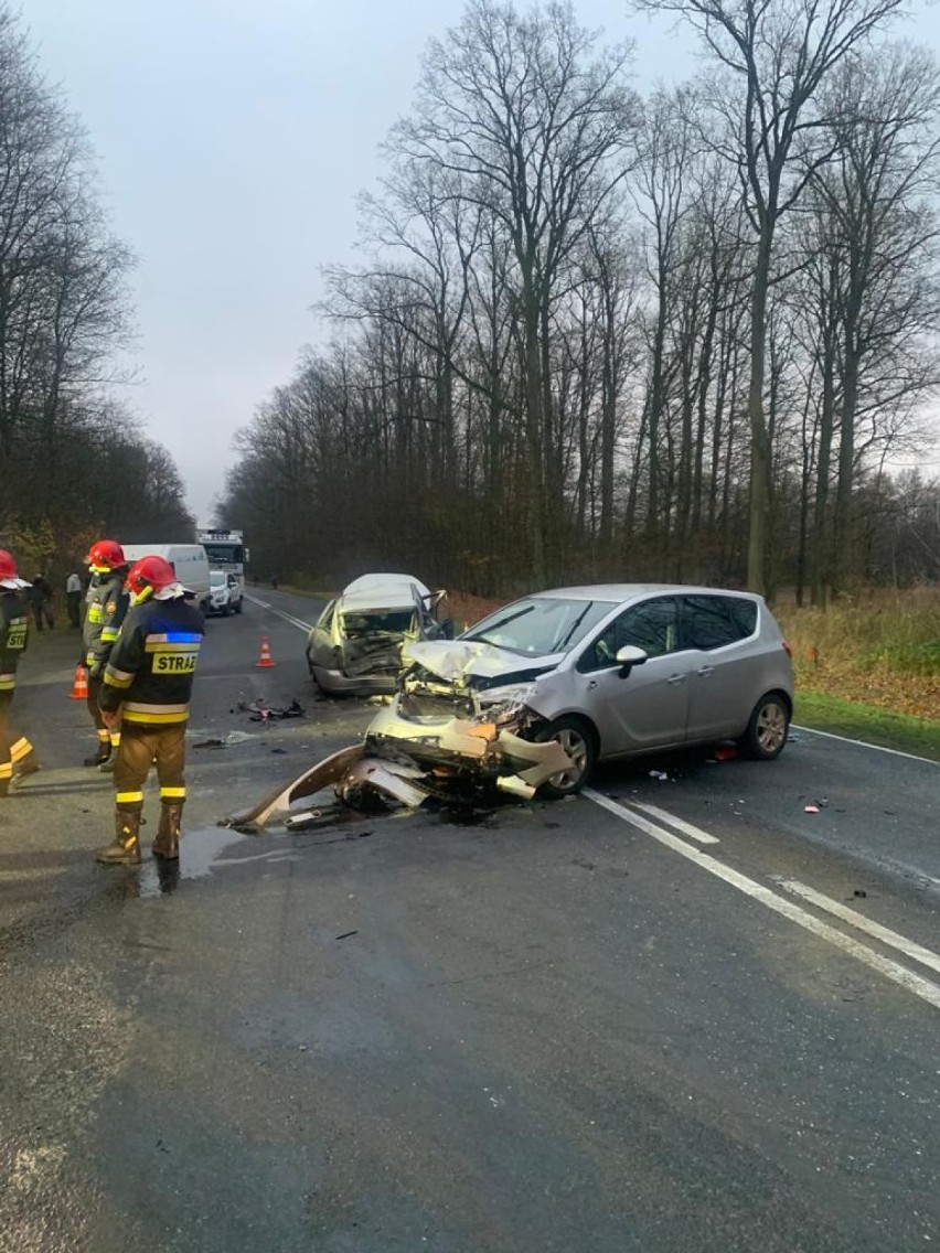 Wypadek trzech samochodów na DK-10 w Śmiłowie