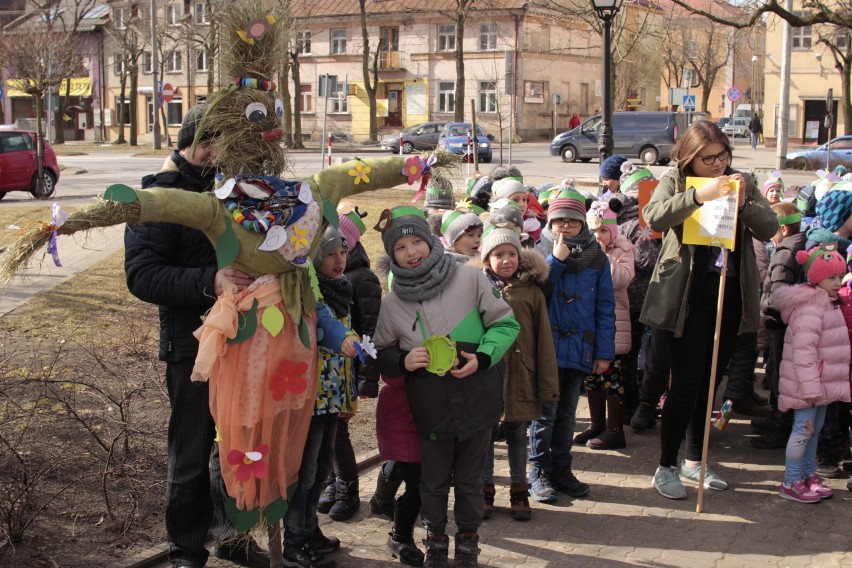 Dzieci z Łęczycy mocno hałaśliwie wypędzały zimę![GALERIA ZDJĘĆ!]