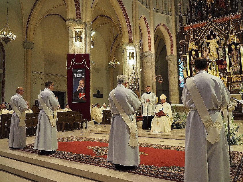 Tak wyglądają święcenia kapłańskie z seminarium 35 plus. Wyświęcał abp Grzegorz Ryś FOTO