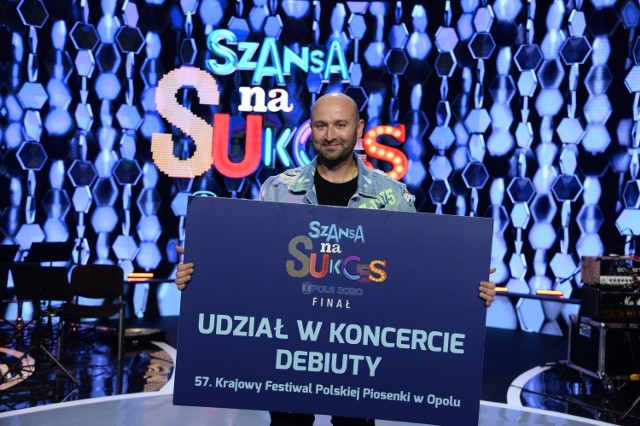 Tomasz Jarosz z Nowego Sącza wygrał "Szansę na sukces" i dzięki temu zaśpiewa w "Debiutach" podczas wrześniowego festiwalu w Opolu